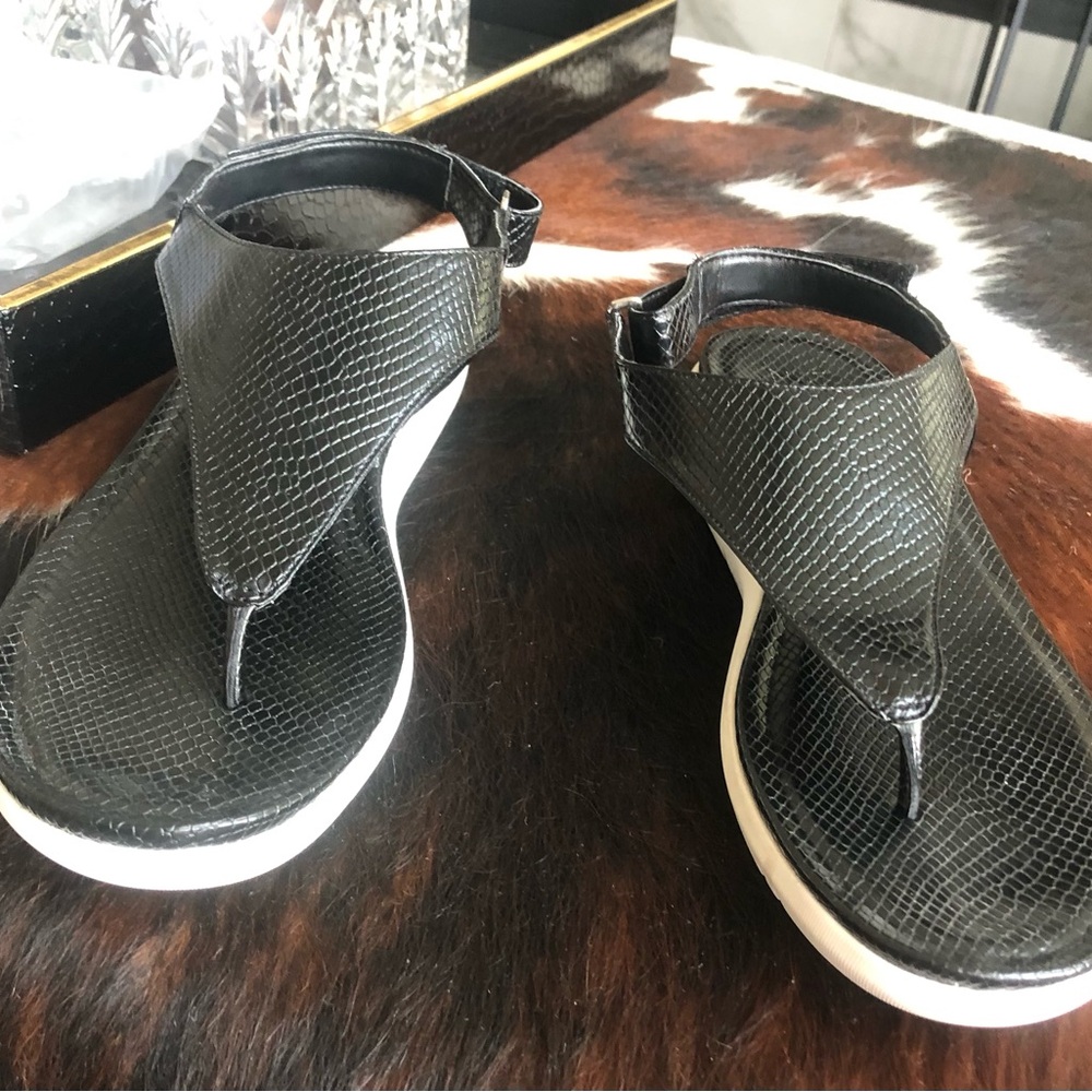 NATURALIZER WOMENS MEGHAN THONG SANDALS Black Croc  * Like New* Size 11